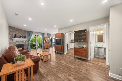 Tiny photo for 423 Ramblewood Drive #D, Glen Ellyn, IL 60137 (MLS # 12643573)