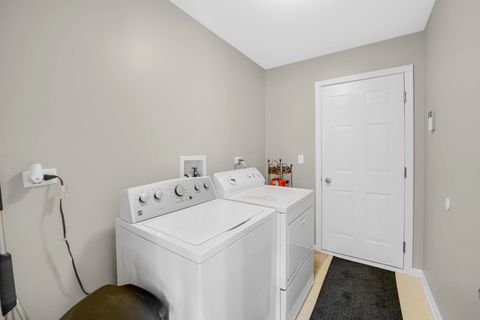 Tiny photo for 1405 Mallard Lane, Hoffman Estates, IL 60192 (MLS # 12567667)