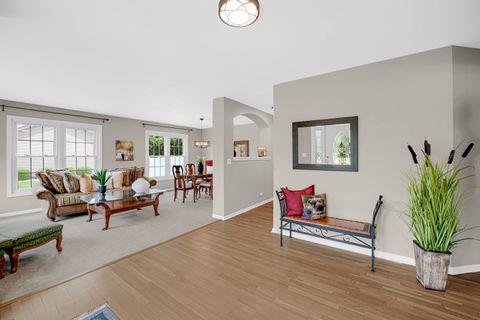 Tiny photo for 1405 Mallard Lane, Hoffman Estates, IL 60192 (MLS # 12567667)