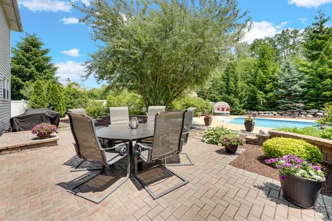 Tiny photo for 1405 Mallard Lane, Hoffman Estates, IL 60192 (MLS # 12567667)