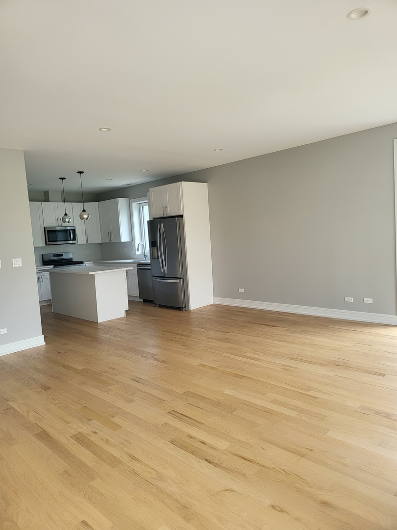 3745 S Lake Park Avenue N