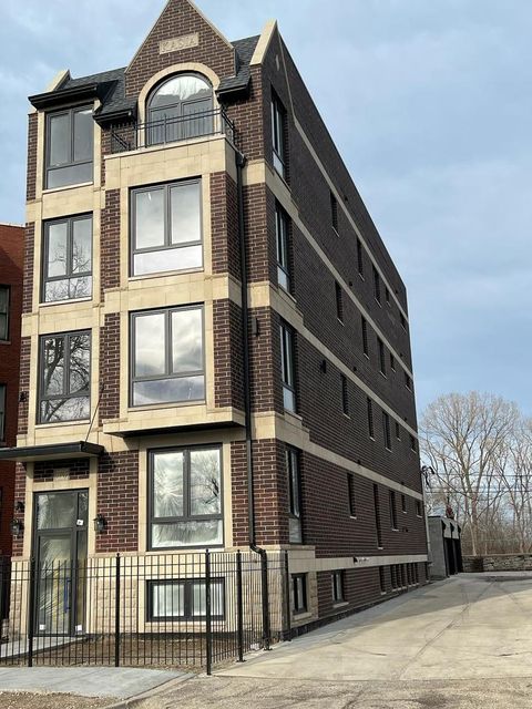 3745 S Lake Park Avenue N Chicago IL 60653