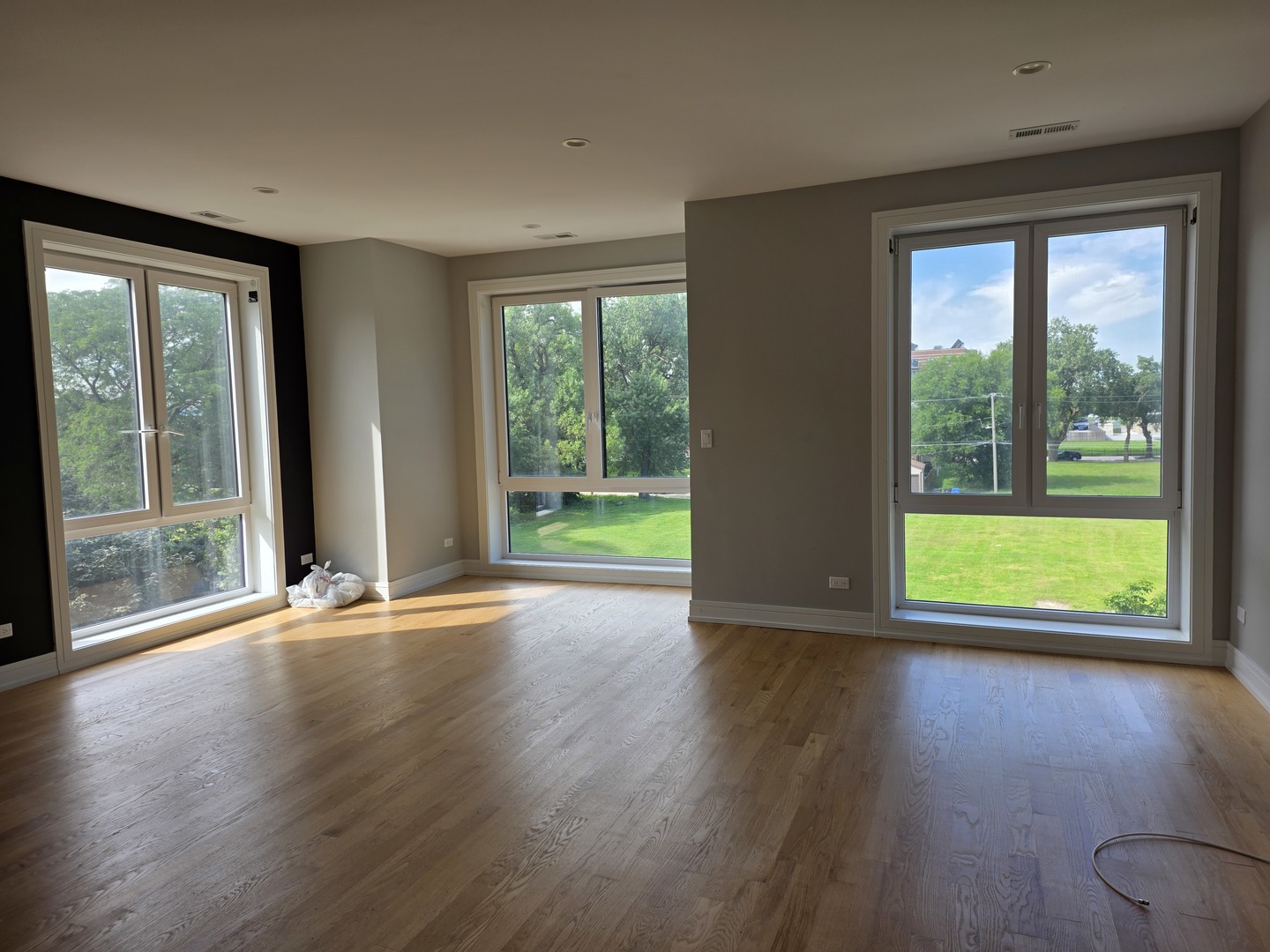 3745 S Lake Park Avenue N