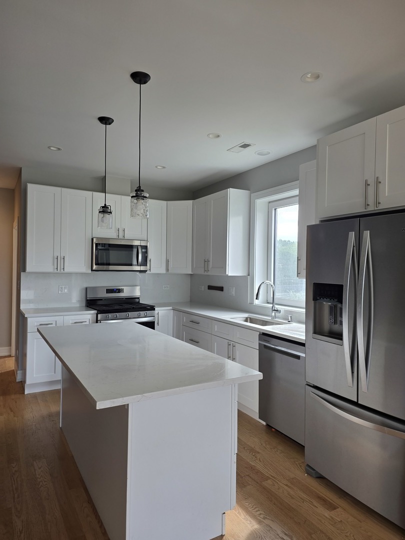 3745 S Lake Park Avenue N