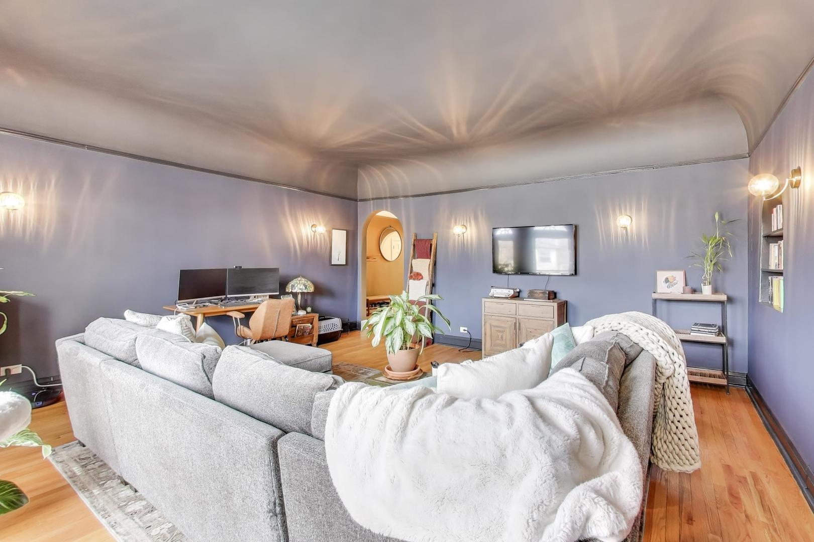 7453 N Hoyne Avenue 3S