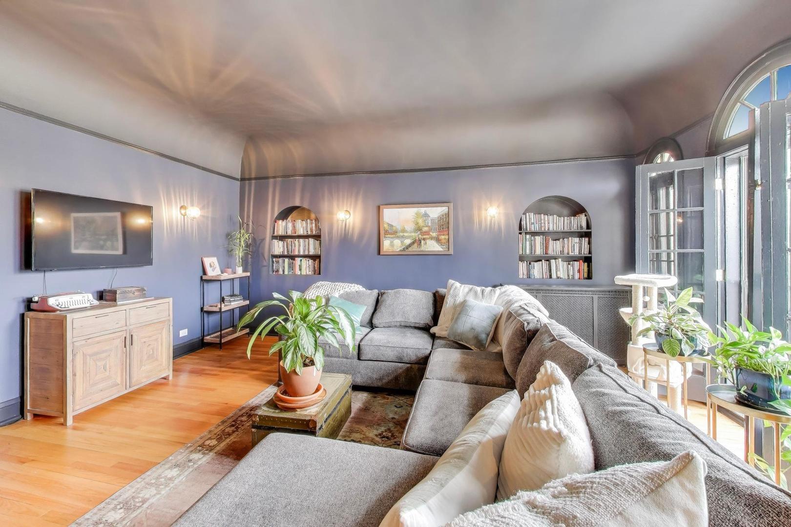 7453 N Hoyne Avenue 3S