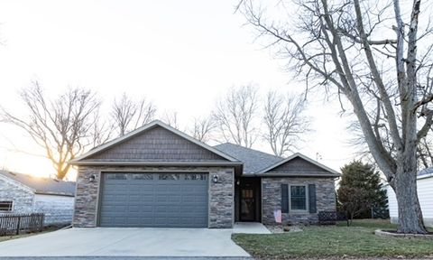 Photo of 413 Moore Street, Clinton, IL 61727 (MLS # 12543744)