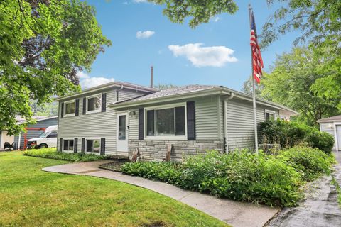 Tiny photo for 37371 N Shirley Drive, Gurnee, IL 60031 (MLS # 12462964)