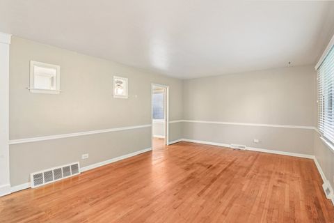 Tiny photo for 37371 N Shirley Drive, Gurnee, IL 60031 (MLS # 12462964)