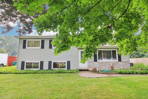 Photo of 37371 N Shirley Drive, Gurnee, IL 60031 (MLS # 12462964)