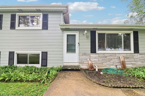 Tiny photo for 37371 N Shirley Drive, Gurnee, IL 60031 (MLS # 12462964)