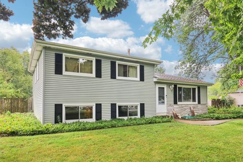 Tiny photo for 37371 N Shirley Drive, Gurnee, IL 60031 (MLS # 12462964)