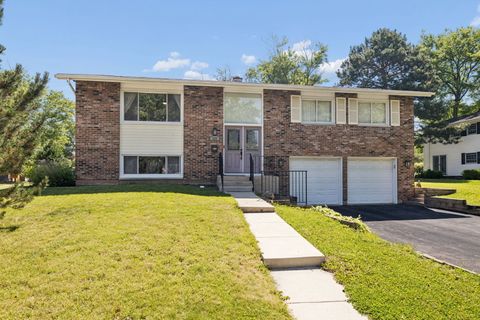 Photo of 7025 Roberts Drive, Woodridge, IL 60517 (MLS # 12680852)
