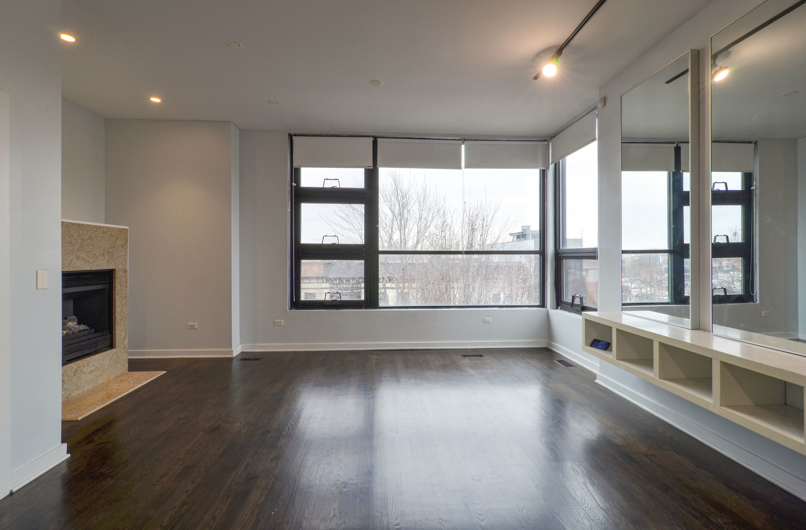 2414 W GRENSHAW Street 3W