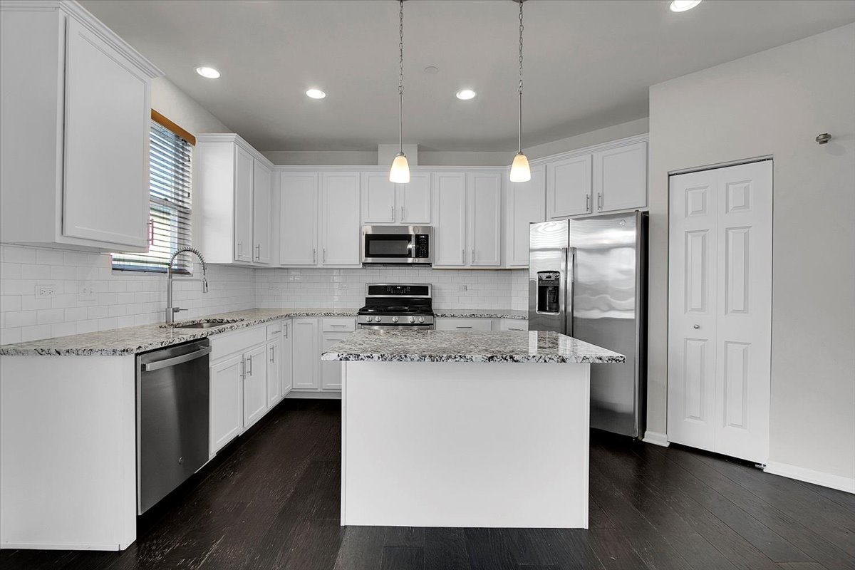 29W710 Everton Drive