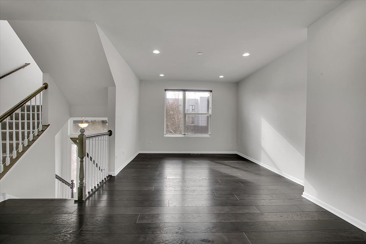 29W710 Everton Drive