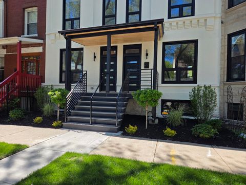 Photo of 433 E 46th Place, Chicago, IL 60653 (MLS # 12645132)