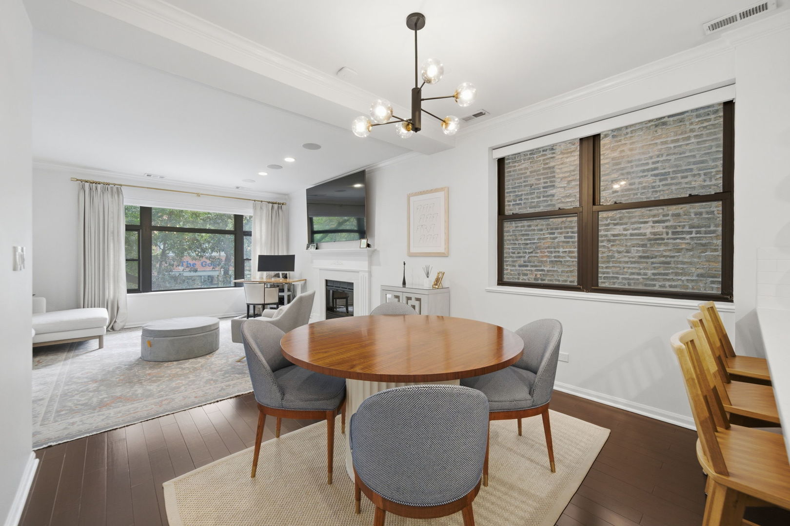 1122 W Armitage Avenue 102