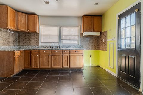 Tiny photo for 6621 S Vernon Avenue, Chicago, IL 60637 (MLS # 12504650)