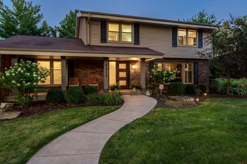 2823 WOODHILL Drive
