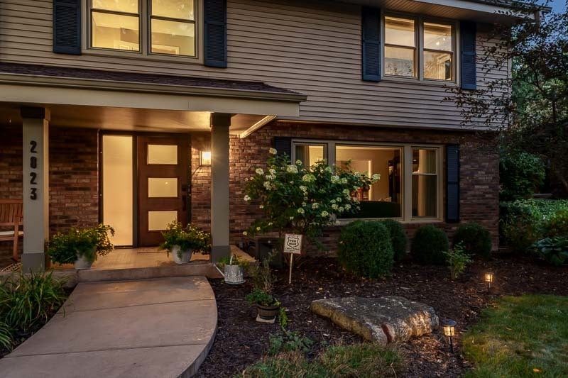 2823 WOODHILL Drive