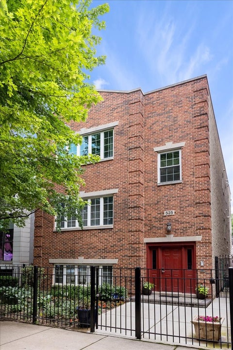 Photo of 525 N Claremont Avenue #3, Chicago, IL 60612 (MLS # 12681809)