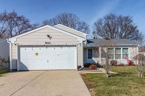 Photo of 600 Thompson Boulevard, Buffalo Grove, IL 60089 (MLS # 12614660)