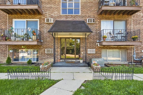 Tiny photo for 215 S Hale Street #6A, Addison, IL 60101 (MLS # 12756773)