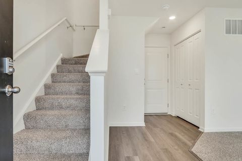 Tiny photo for 575 yosemite Way, Mundelein, IL 60060 (MLS # 12530732)