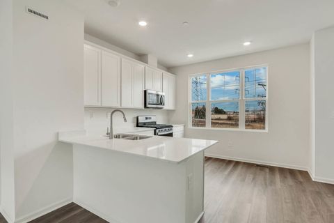 Tiny photo for 575 yosemite Way, Mundelein, IL 60060 (MLS # 12530732)