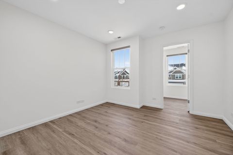 Tiny photo for 533 Watercress Drive, Aurora, IL 60504 (MLS # 12556424)