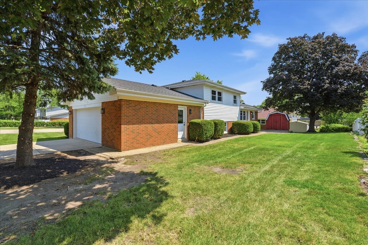37 E Weathersfield Way