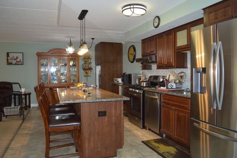 Tiny photo for 110 W Butterfield Road #402S, Elmhurst, IL 60126 (MLS # 12614121)