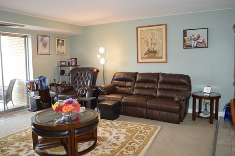 Tiny photo for 110 W Butterfield Road #402S, Elmhurst, IL 60126 (MLS # 12614121)
