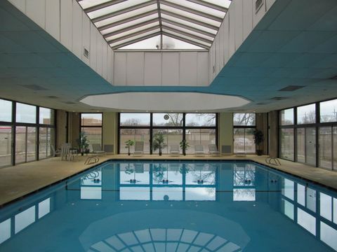 Tiny photo for 110 W Butterfield Road #402S, Elmhurst, IL 60126 (MLS # 12614121)