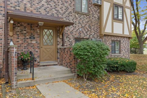Tiny photo for 751 S DWYER Avenue #F, Arlington Heights, IL 60005 (MLS # 12470946)