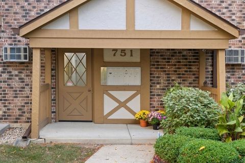 Tiny photo for 751 S DWYER Avenue #F, Arlington Heights, IL 60005 (MLS # 12470946)