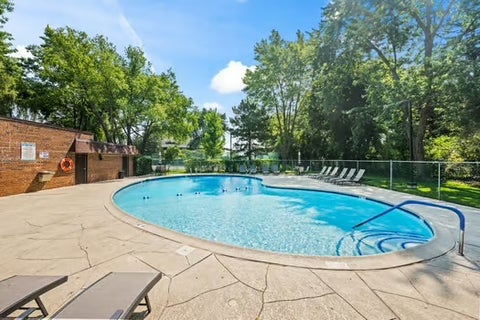 Tiny photo for 1125 Lake Cook Road #505E, Northbrook, IL 60062 (MLS # 12712225)