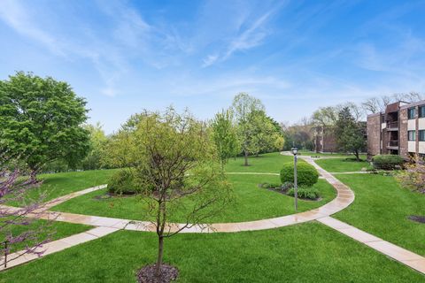 Tiny photo for 460 Raintree Court #2N, Glen Ellyn, IL 60137 (MLS # 12521943)
