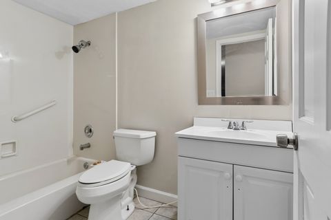 Tiny photo for 460 Raintree Court #2N, Glen Ellyn, IL 60137 (MLS # 12521943)