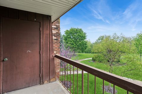 Tiny photo for 460 Raintree Court #2N, Glen Ellyn, IL 60137 (MLS # 12521943)