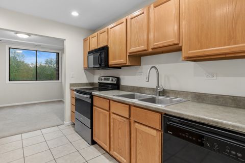 Tiny photo for 460 Raintree Court #2N, Glen Ellyn, IL 60137 (MLS # 12521943)