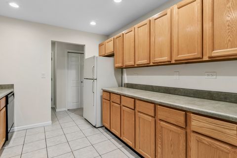 Tiny photo for 460 Raintree Court #2N, Glen Ellyn, IL 60137 (MLS # 12521943)