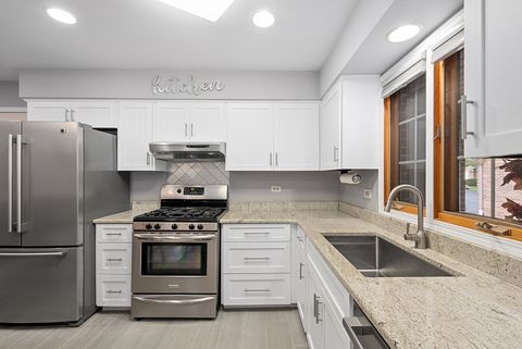 Tiny photo for 5002 W Circle Place, Crestwood, IL 60418 (MLS # 12501288)