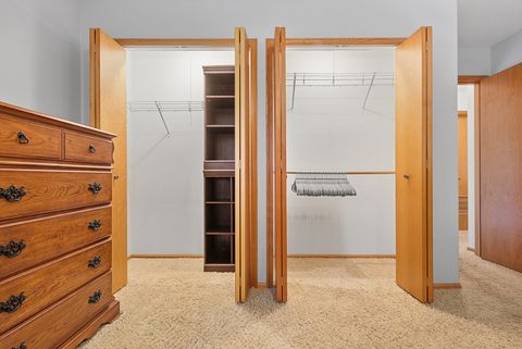 Tiny photo for 5002 W Circle Place, Crestwood, IL 60418 (MLS # 12501288)