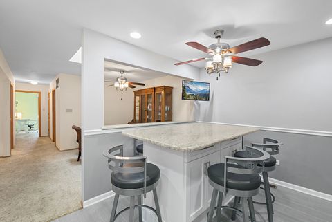 Tiny photo for 5002 W Circle Place, Crestwood, IL 60418 (MLS # 12501288)