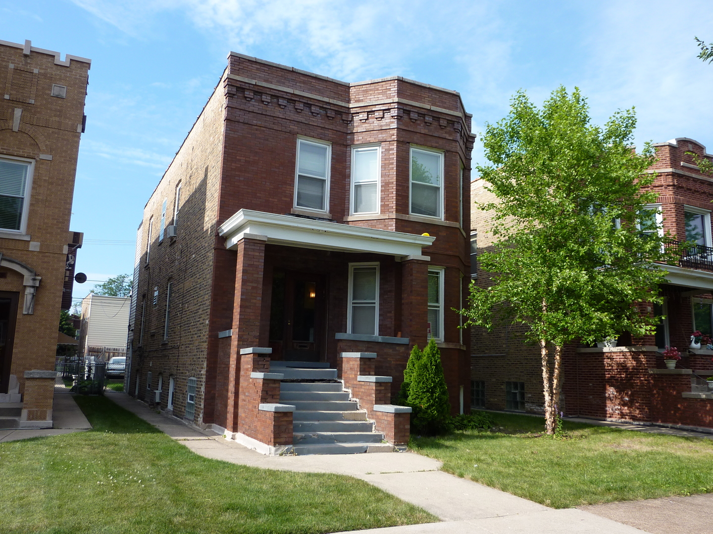 Photo 1 of 20 — 5226 W Hutchinson Street 2, Chicago, IL 60641