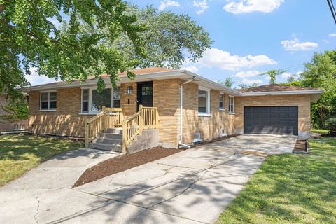 Photo of 1006 E 163rd Street, South Holland, IL 60473 (MLS # 12560994)