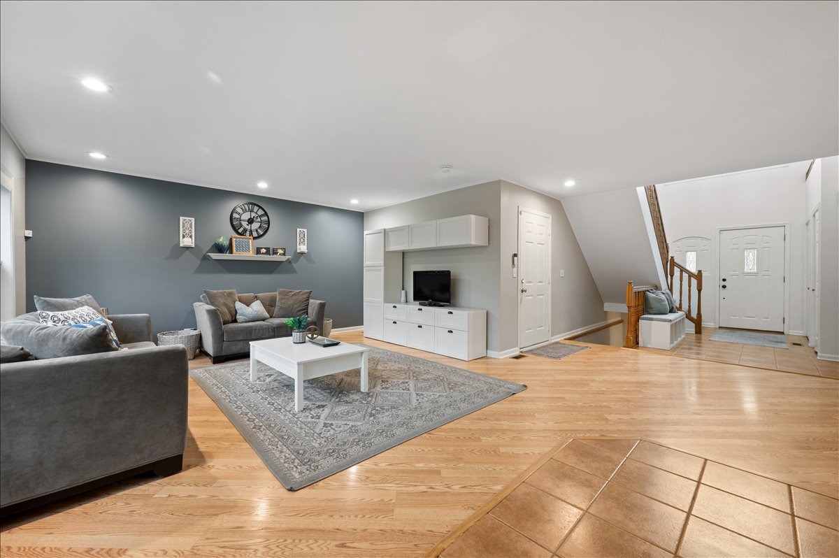 5844 Capri Lane
