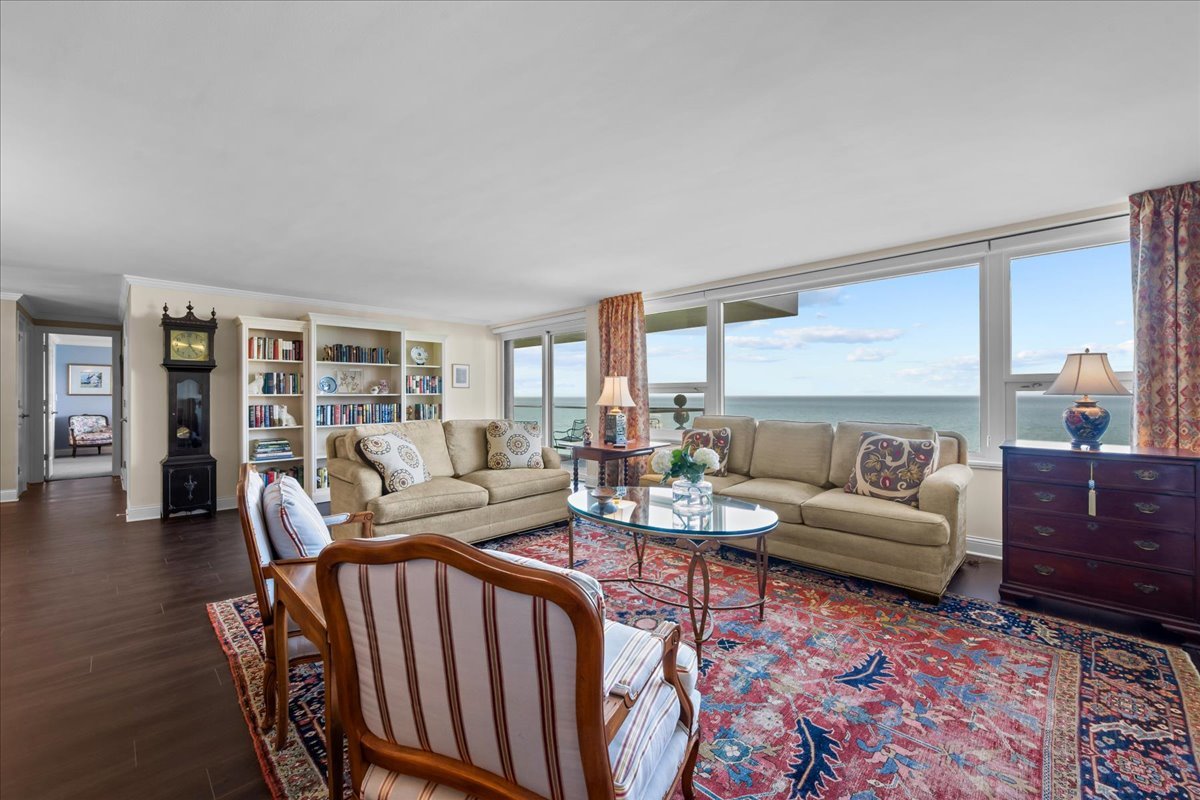 1630 Sheridan Road 9C